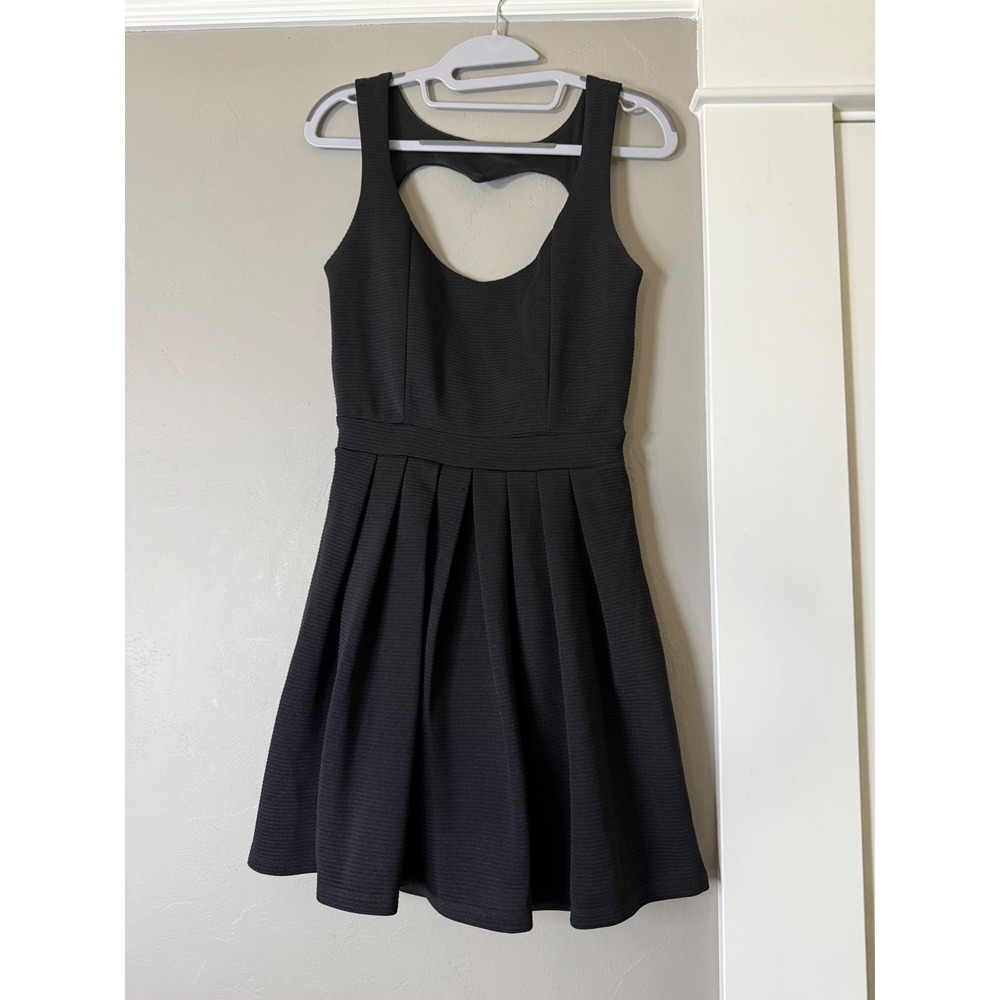 Absolute Angel New York Black Heart Cutout Back Pleated Fit Flare Dress Small